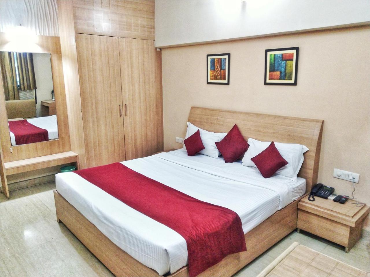 Hotel Kaveri Prayagraj Esterno foto