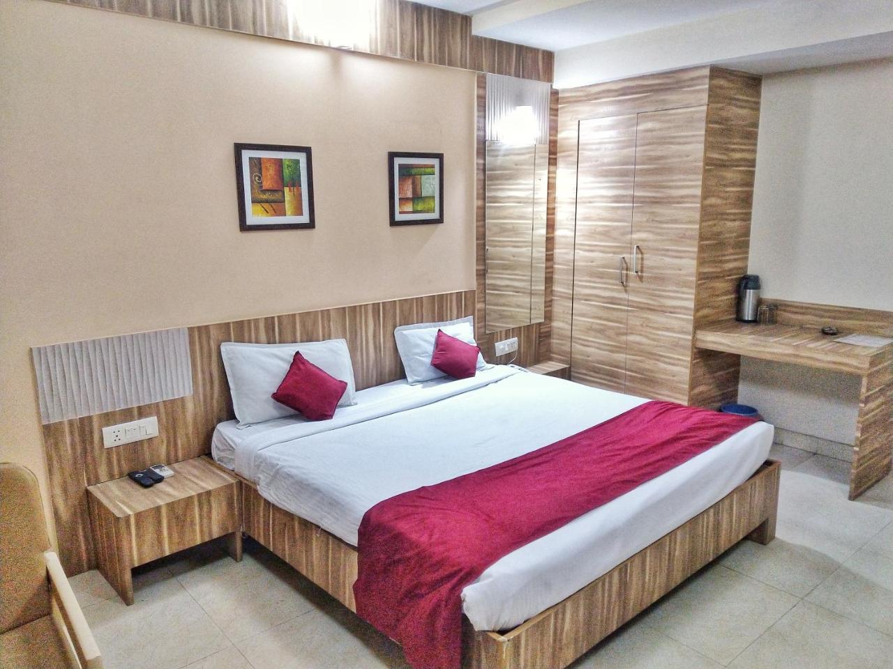 Hotel Kaveri Prayagraj Esterno foto