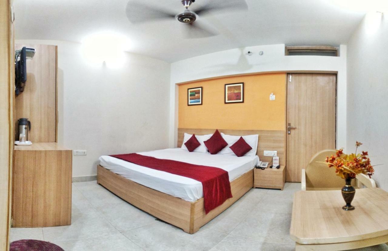 Hotel Kaveri Prayagraj Esterno foto