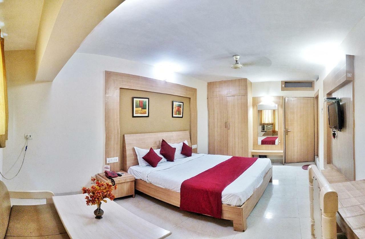 Hotel Kaveri Prayagraj Esterno foto