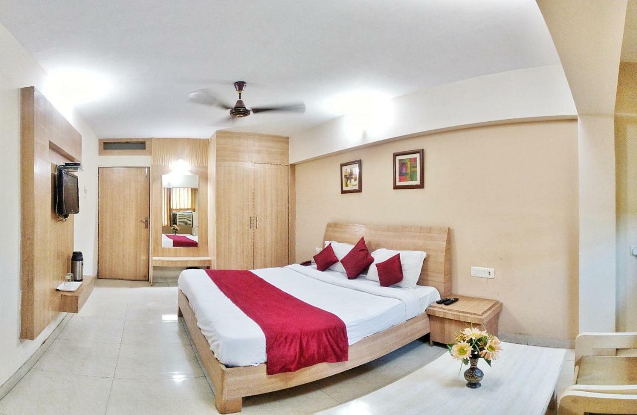 Hotel Kaveri Prayagraj Esterno foto